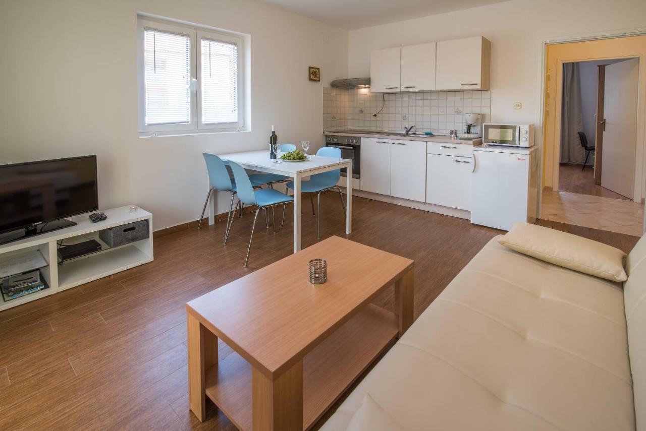 Apartments Sanjin Kornić エクステリア 写真